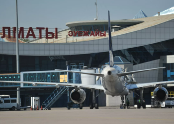 Аэропорт Алматы дал объяснение большому трафику