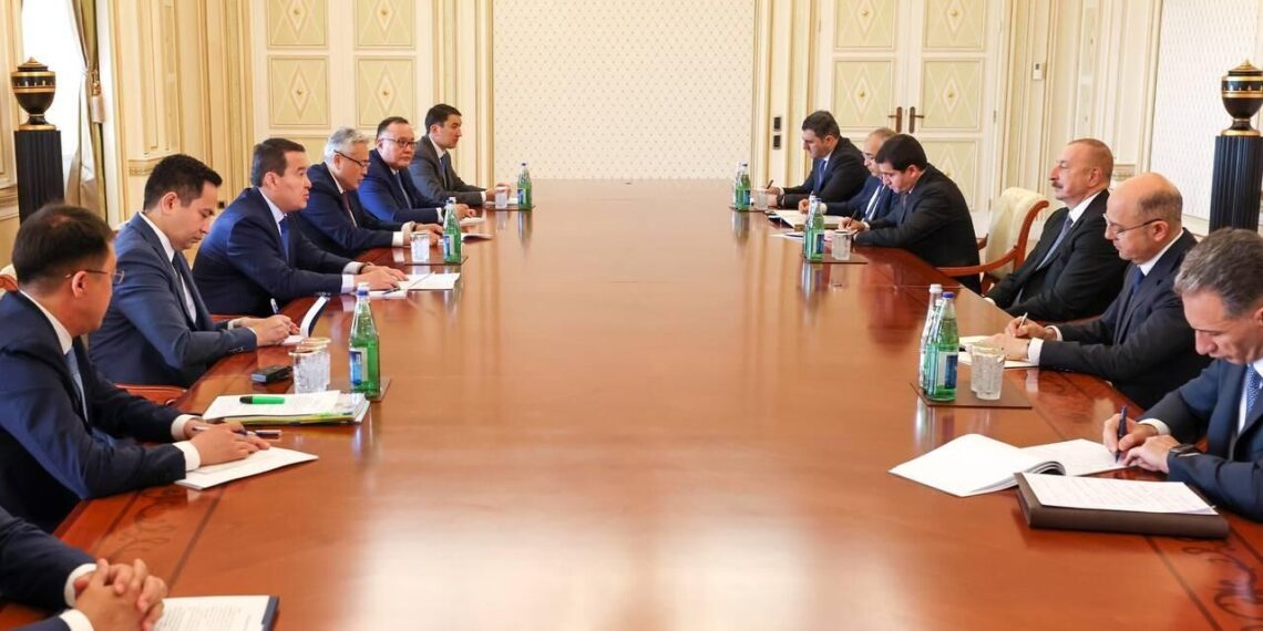Премьер-министр Казахстана провел встречу с президентом Азербайджана