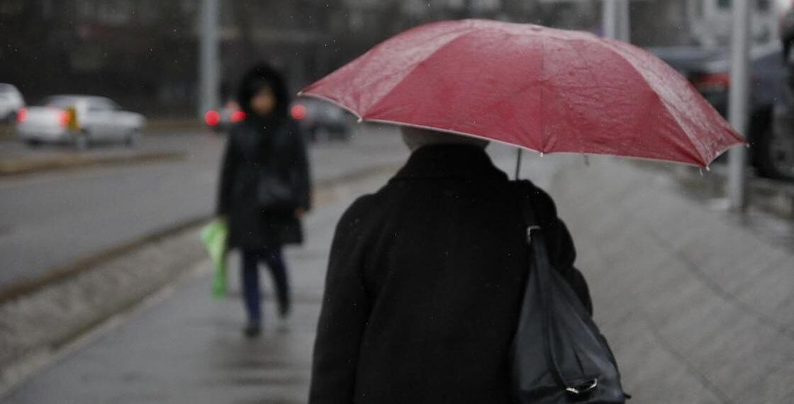 Похолодание с дождем и сильным ветром пообещали в Астане