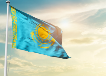 Токаев примет участие в церемонии поднятия Государственного флага