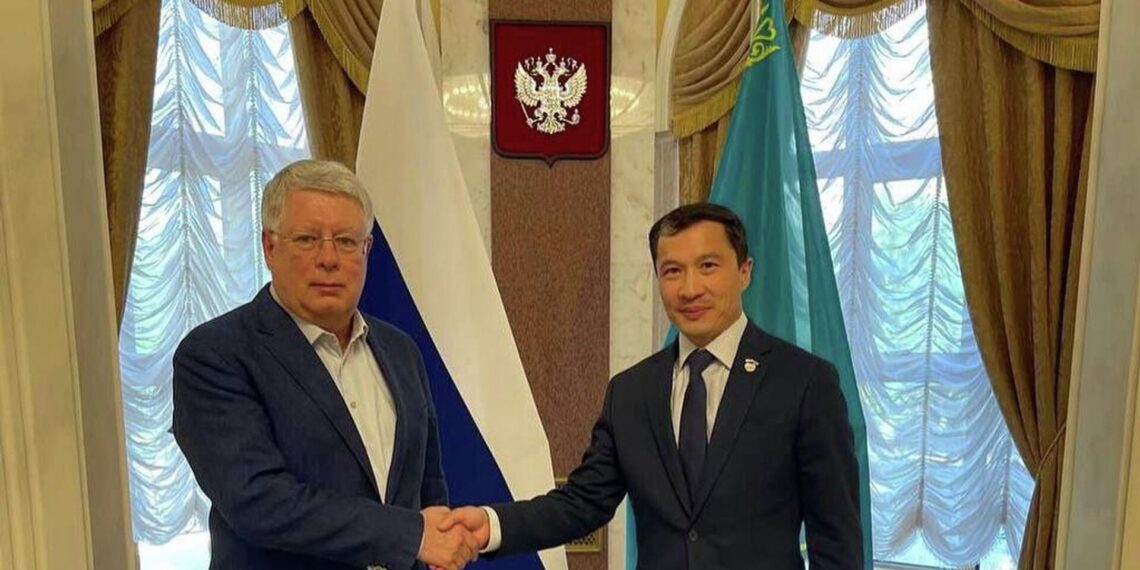 Посол РФ провел встречу с главой Центра международных программ