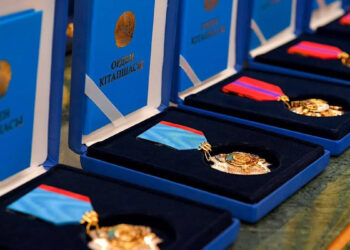 Министр экологии вручила ордена семьям погибших сотрудников лесхоза