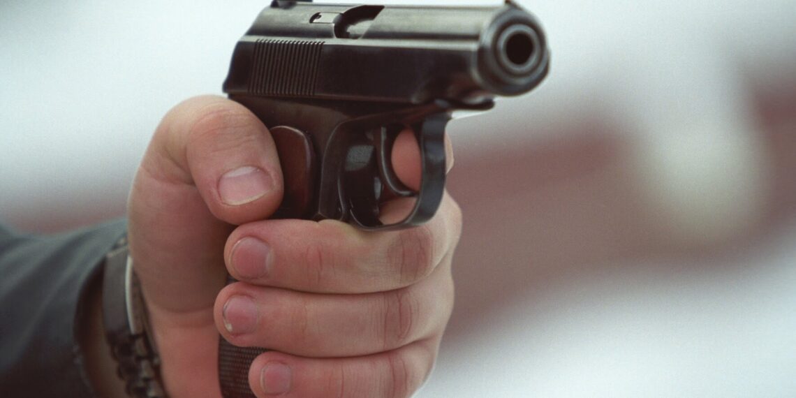 В Алматы сотрудник полиции случайно застрелил коллегу