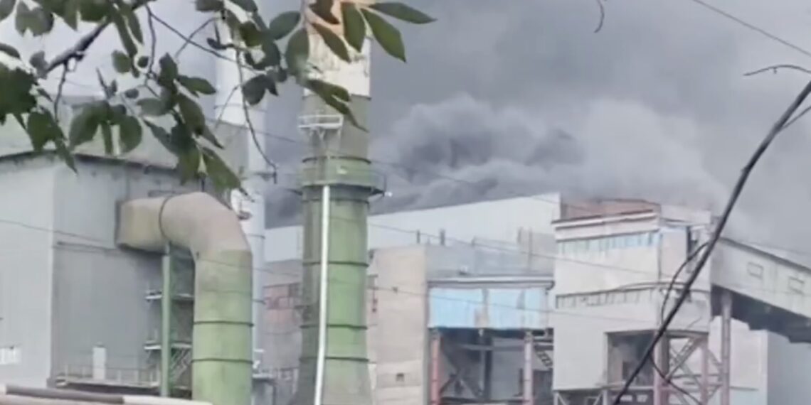 На заводе ферросплавов в Аксу крупный пожар