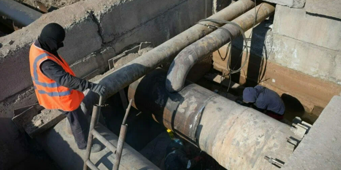 В Экибастузе более сотни человек реконструируют сети теплоснабжения