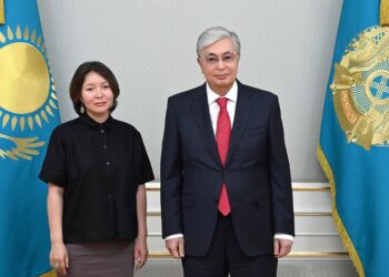 Токаев провел встречу с актрисой Самал Еслямовой