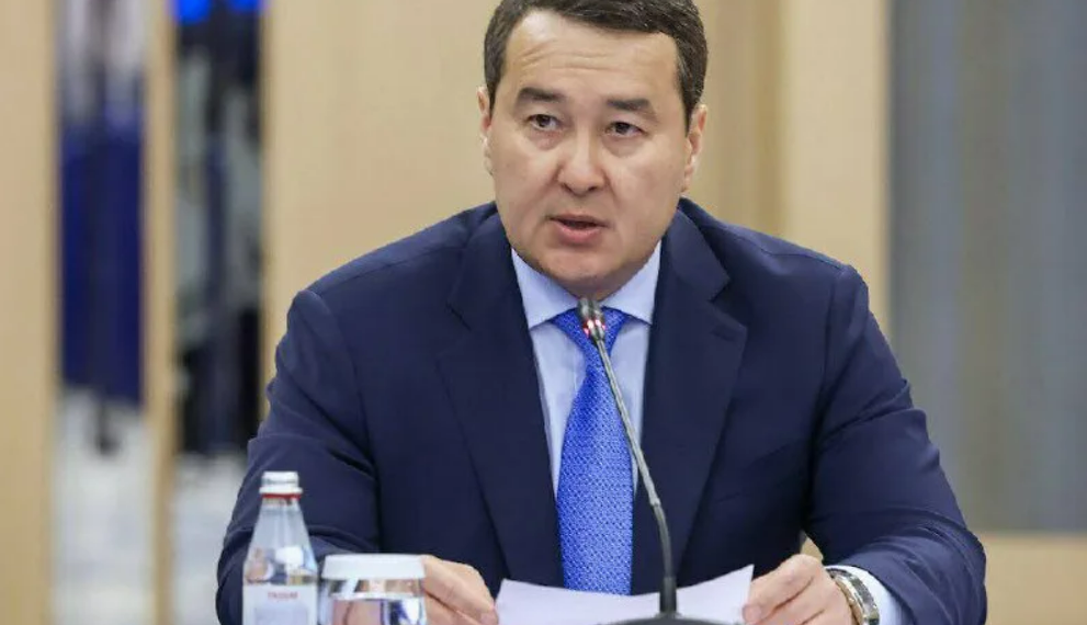 Премьер-Министр Алихан Смаилов прибыл в Азербайджан