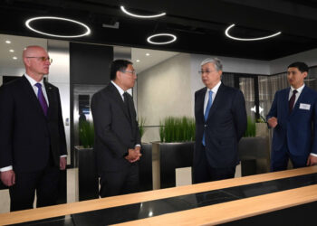 Токаев ознакомился с работой общественного транспорта в Алматы