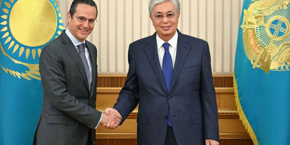 Токаев провел встречу с главой компании Shell