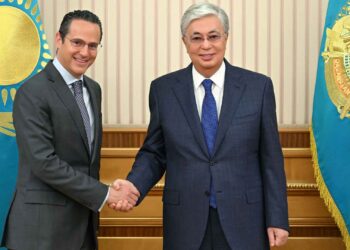 Токаев провел встречу с главой компании Shell