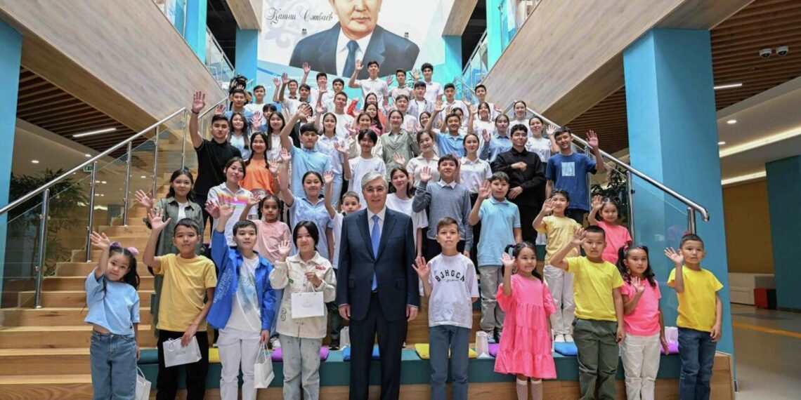 Президент Казахстана посетил Центр инновационного творчества школьников