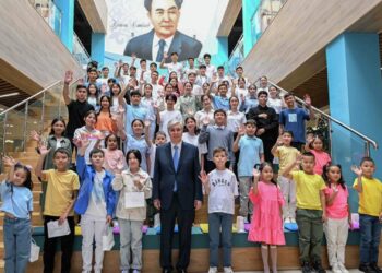 Президент Казахстана посетил Центр инновационного творчества школьников