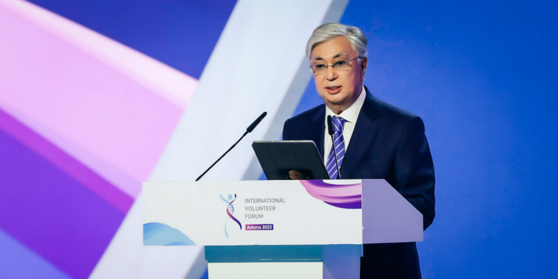 Токаев: необходимо продолжать работу по развитию дорожной карты волонтерства