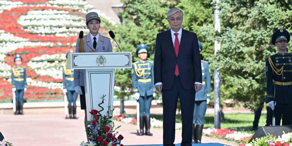 Герб, флаг и гимн священны для казахстанцев – Токаев