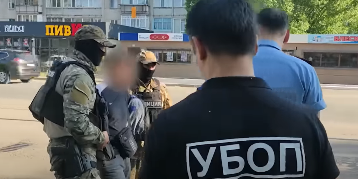 В Щучинске задержали группу вымогателей