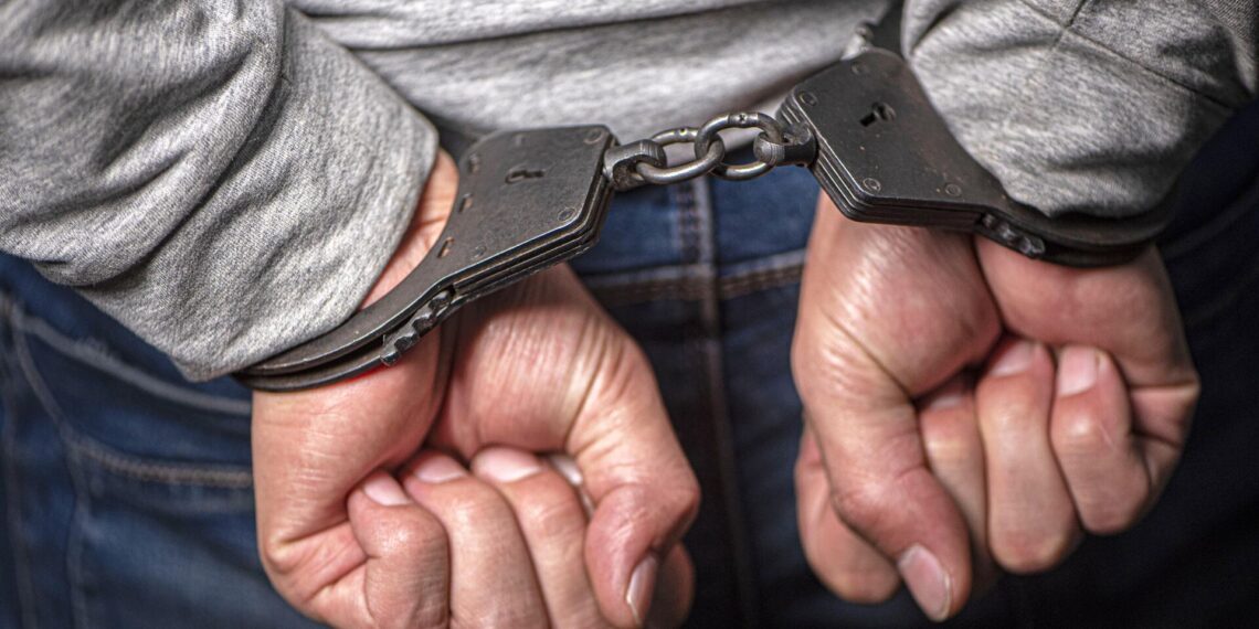 Двое полицейских Шымкента подозреваются в мошенничестве