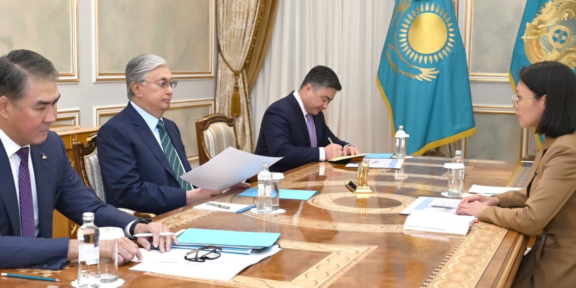 Токаев принял министра экологии и природных ресурсов