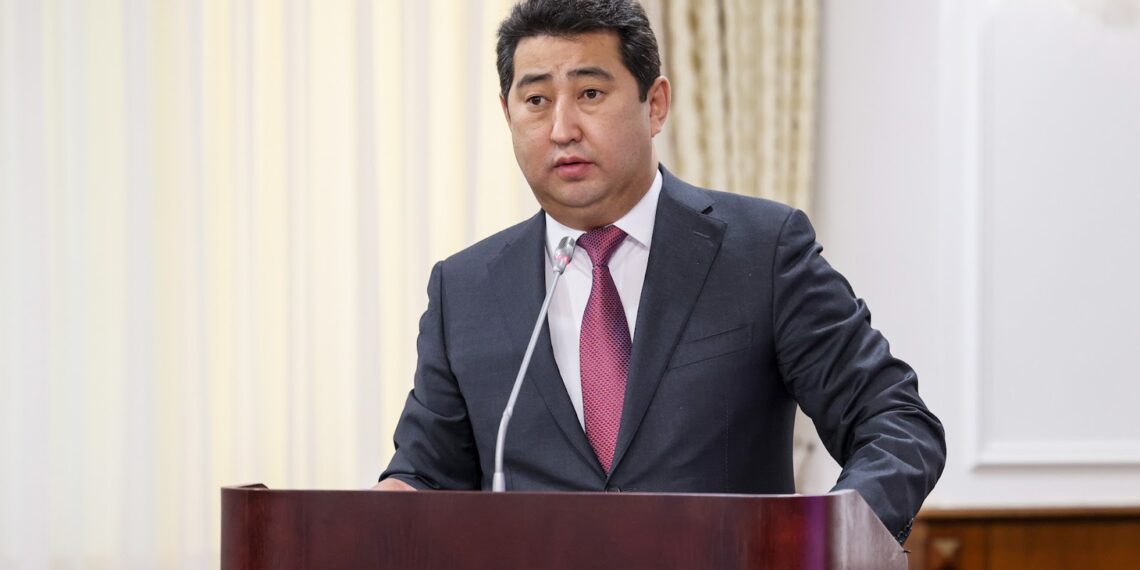 Аким СКО потребовал разобраться с очередями в поликлиниках