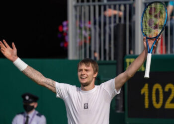 Казахстанский теннисист Александр Бублик прошел в третий круг Уимблдона