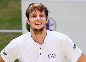 Казахстанский теннисист Александр Бублик выиграл первый матч на Уимблдоне