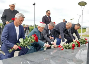 Посол Казахстана в России посетил Мемориал Героям-панфиловцам в Волоколамске