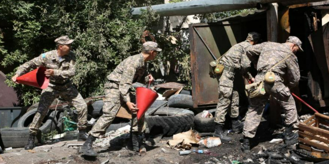 В Алматинской области военнослужащими был потушен пожар в военном городке