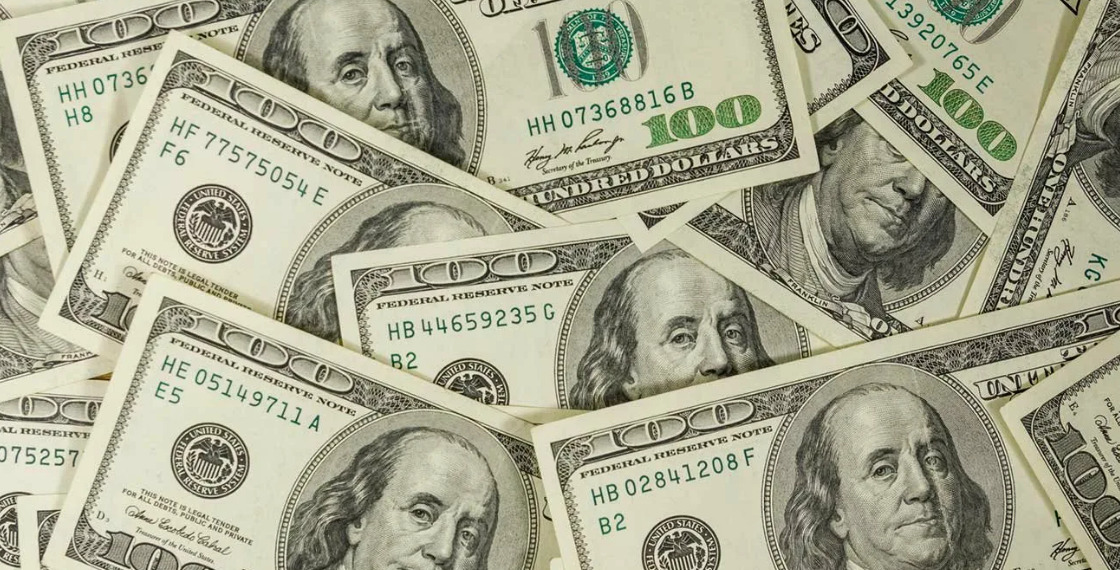 Преступники пытались обменять поддельные доллары на криптовалюту в Алматы