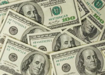 Преступники пытались обменять поддельные доллары на криптовалюту в Алматы