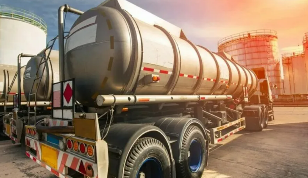 В Казахстане продлен на 6 месяцев запрет вывоза нефтепродуктов автотранспортом