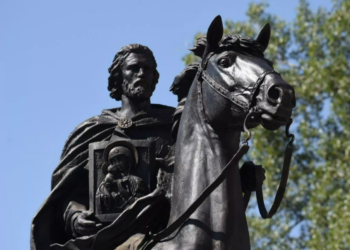 В Алматы открылся памятник князю Александру Невскому