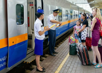 В Казахстане отменили доверенность на проезд ребенка без родителей на поезде