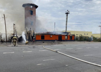 При пожаре на автомобильной газозаправочной станции в Экибастузе погиб человек