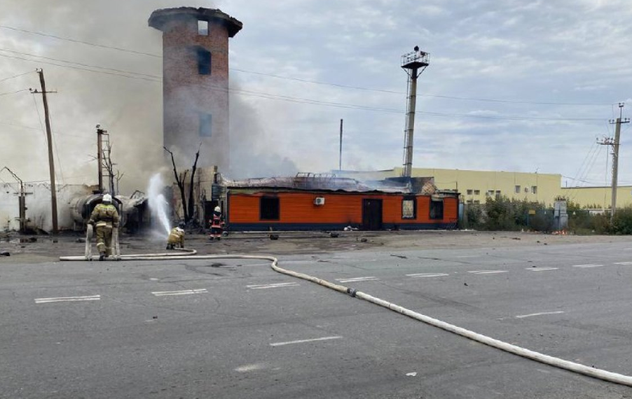 При пожаре на автомобильной газозаправочной станции в Экибастузе погиб человек