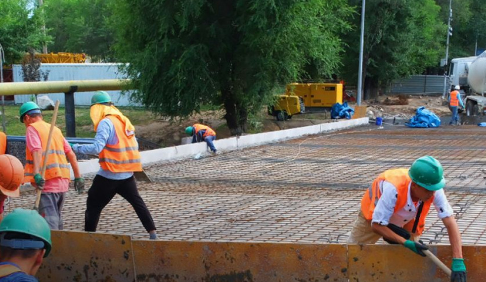 Аким Алматы извинился перед гражданами из-за неудобств при ремонте дорог