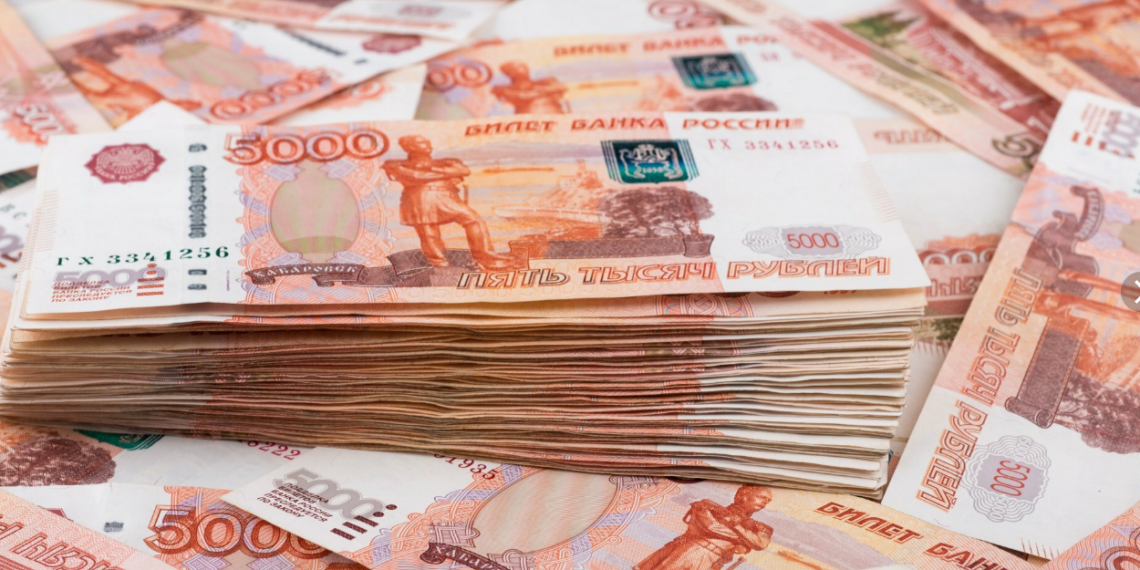 Правительство Казахстана разрешило банкам вывозить и конвертировать российские рубли