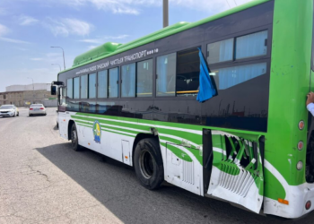 В Атырау произошло столкновение поезда и пассажирского автобуса