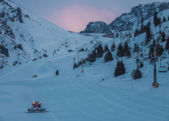 Крупнейший горнолыжный курорт в Казахстане приостановил работу на день