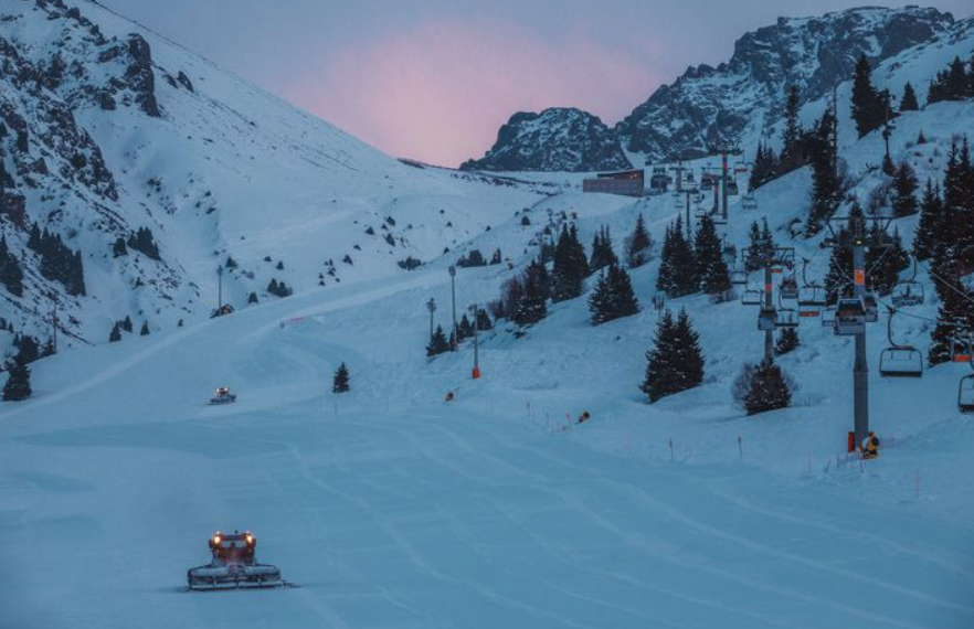 Крупнейший горнолыжный курорт в Казахстане приостановил работу на день