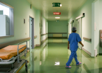 В Казахстане проверят государственные медучреждения после заражения ВИЧ в Алматы