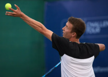 Теннисист Григорий Ломакин выбыл из теннисного турнира в Таиланде