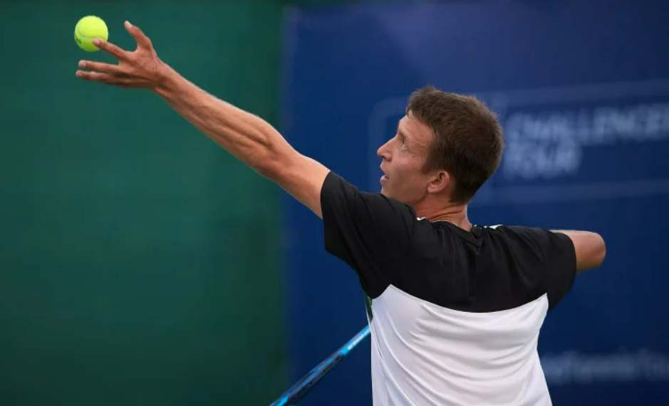 Теннисист Григорий Ломакин выбыл из теннисного турнира в Таиланде