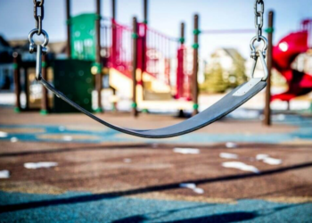 В Степногорске устранили дефекты на 35-ти детских площадках