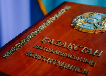 Казахстанцы празднуют День Конституции