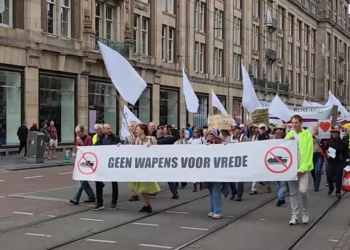 В Амстердаме общество выступило против поставок оружия Украине
