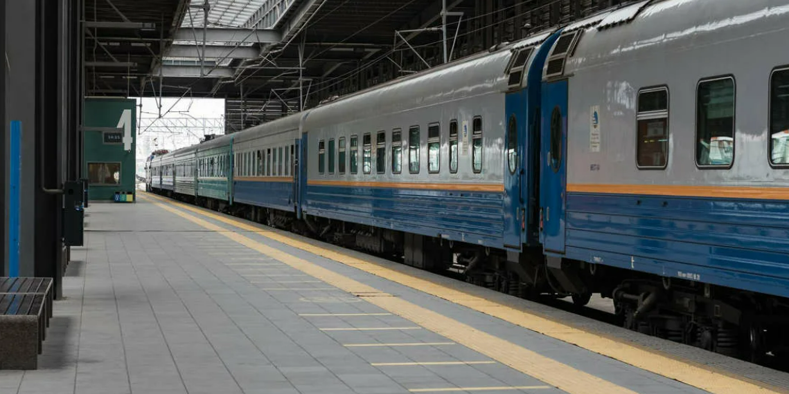 Во время поездки на поезде в лагерь погиб ребенок