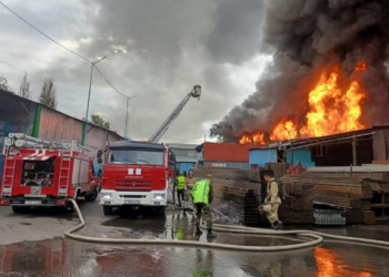 В Алматы произошло возгорание складских помещений