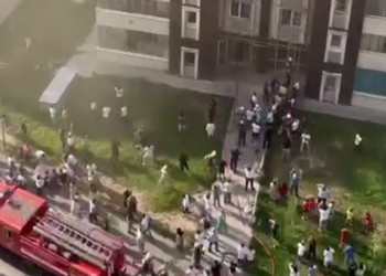 В Алматы горит квартира в многоэтажном доме