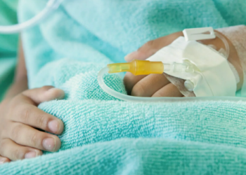 Два ребенка, отравившихся в Карагандинской области, остаются в тяжелом состоянии