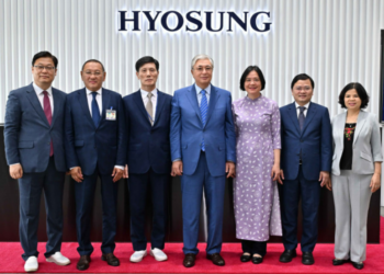 Токаев посетил производственную площадку компании Hyosung Financial System Vina