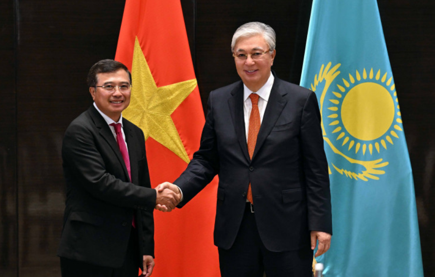 Президент Казахстана принял председателя директоров компании Petrovietnam